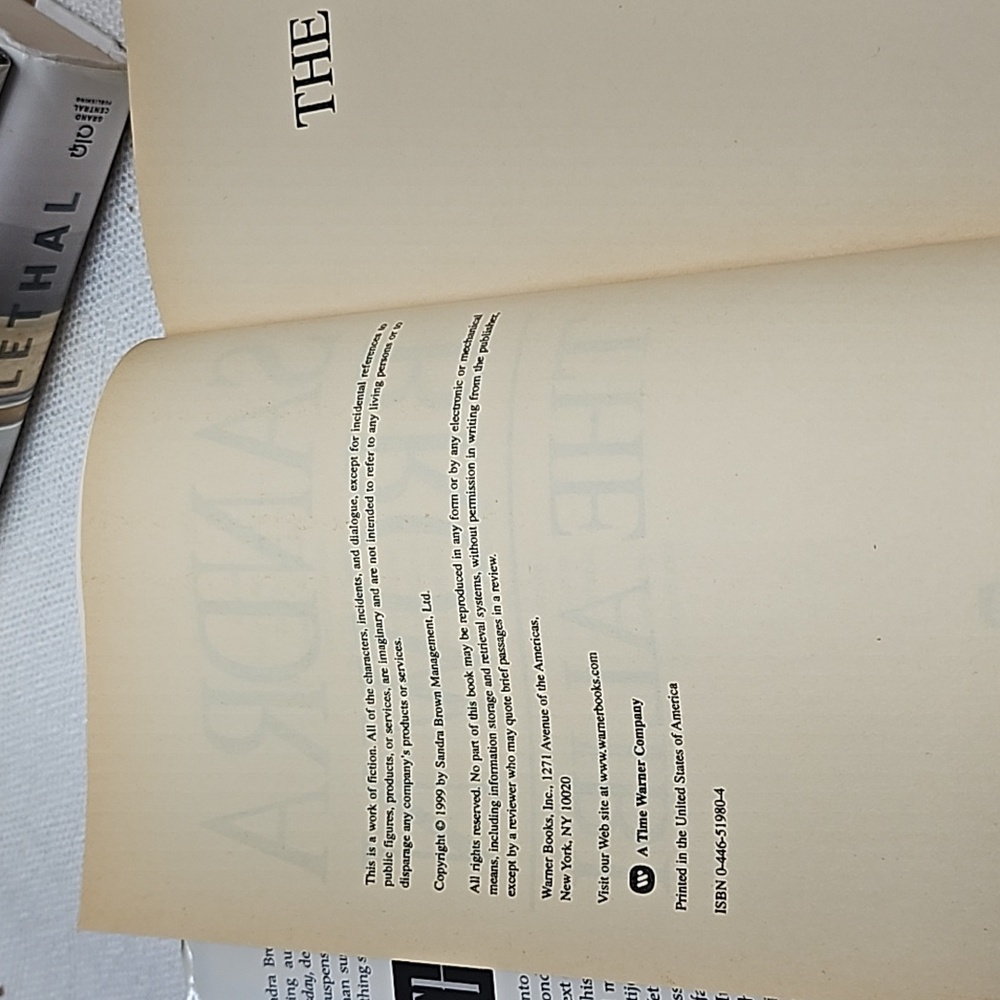 Sandra Brown Novel Bundle - Picture 6 of 16